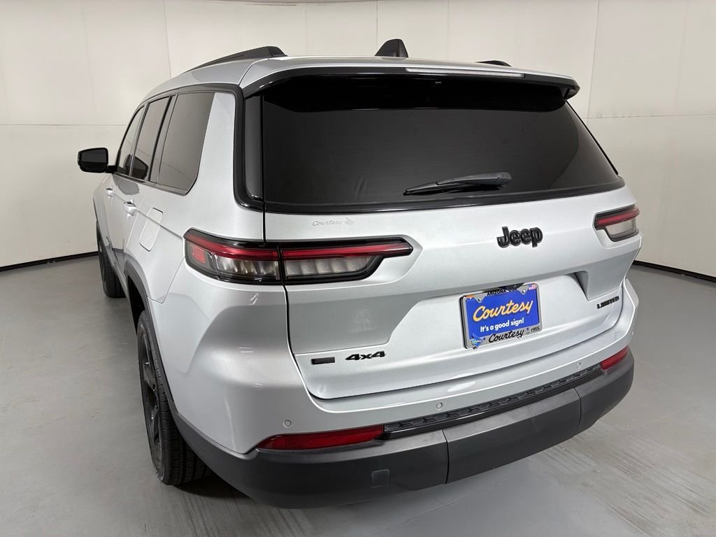 Used 2023 Jeep Grand Cherokee L Limited w/ Black Appearance Package AWD/4WD image 6