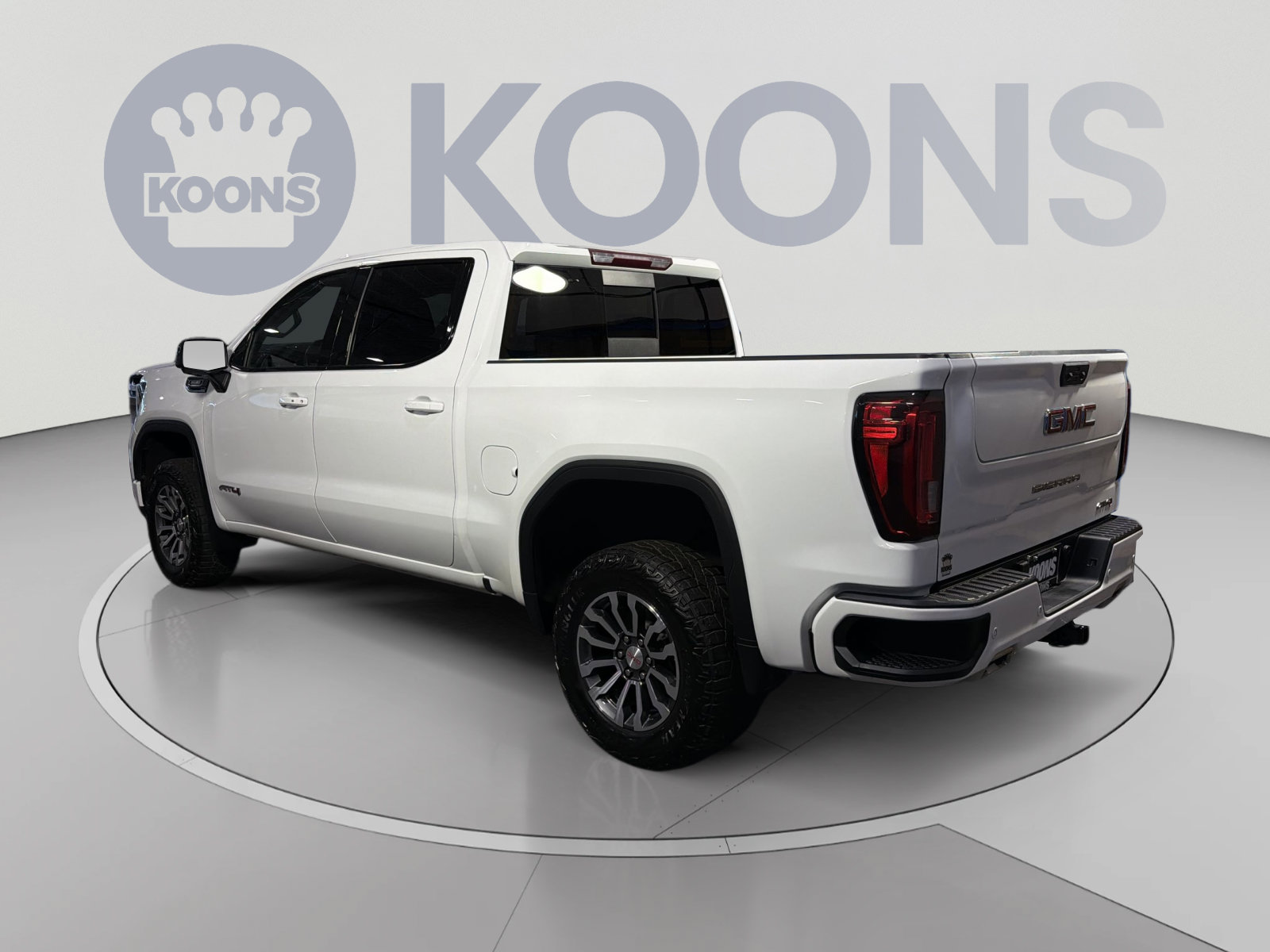Used 2023 GMC Sierra 1500 AT4 w/ AT4 Premium Package AWD/4WD image 4