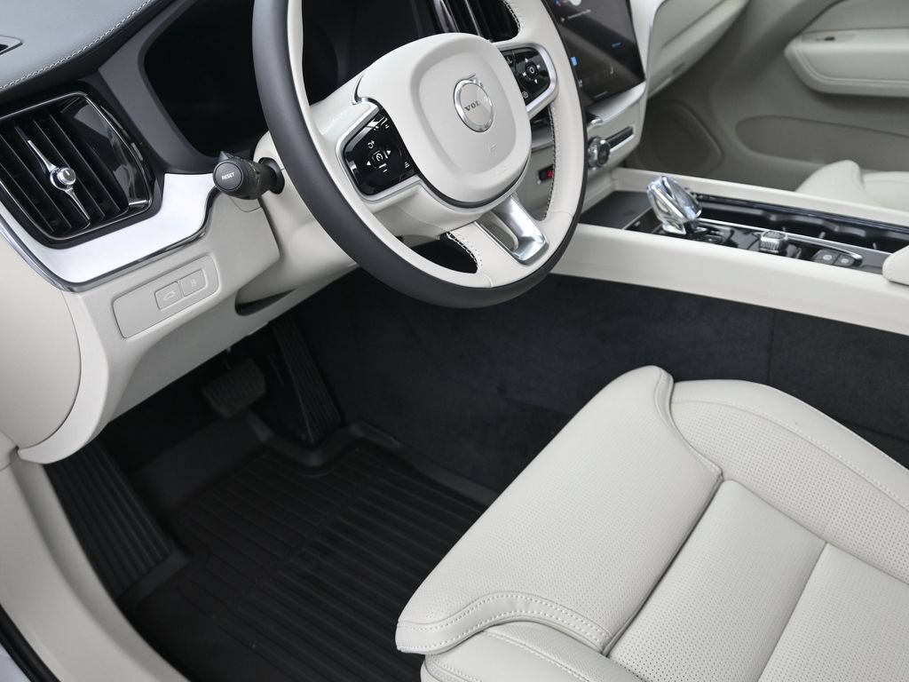 New 2026 Volvo XC60 T8 Ultra w/ Climate Package PRO AWD/4WD image 9