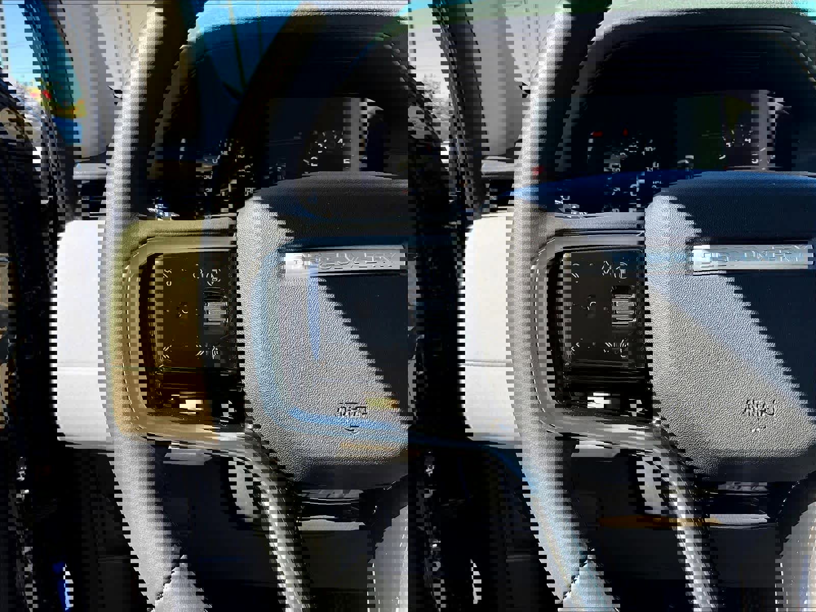 Used 2025 Land Rover Discovery Sport S image 17