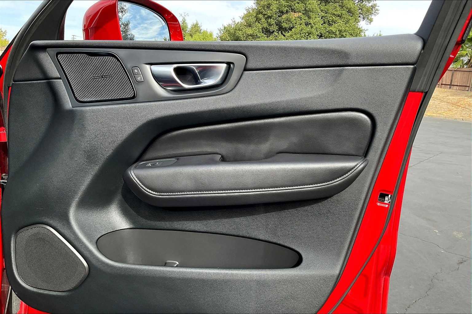 Used 2023 Volvo XC60 B5 Plus w/ Climate Package image 27