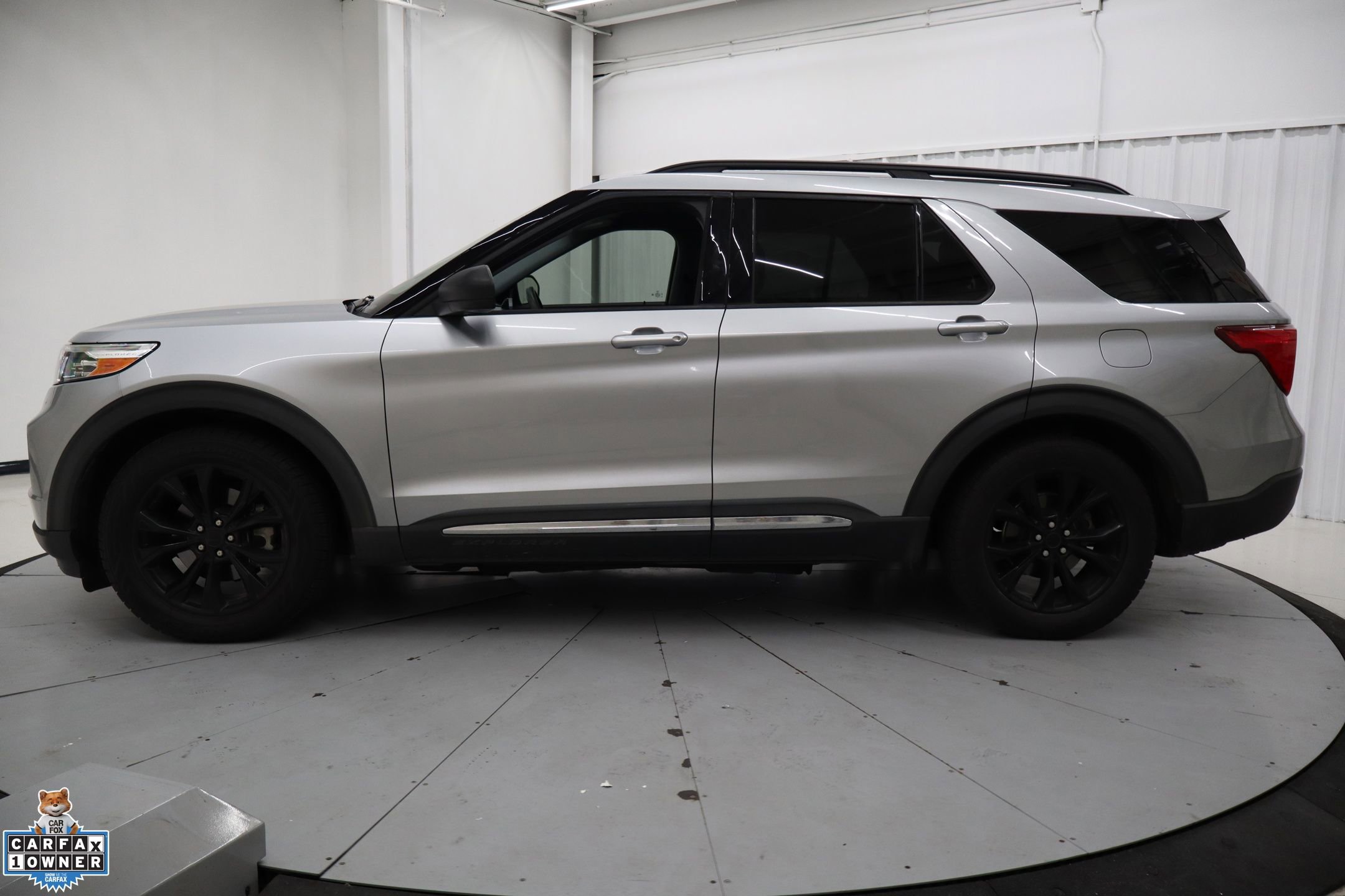 Used 2021 Ford Explorer XLT w/ Equipment Group 202A image 9