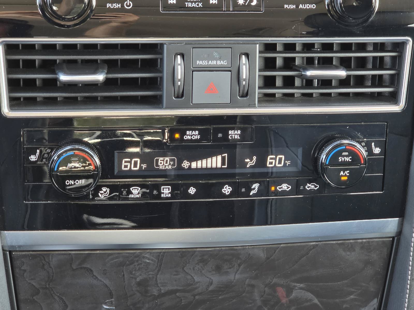 Used 2024 INFINITI QX80 Luxe AWD/4WD image 16