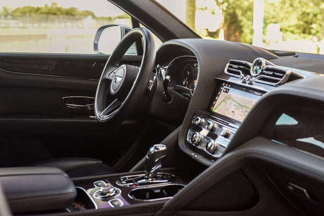 Used 2021 Bentley Bentayga AWD/4WD image 26