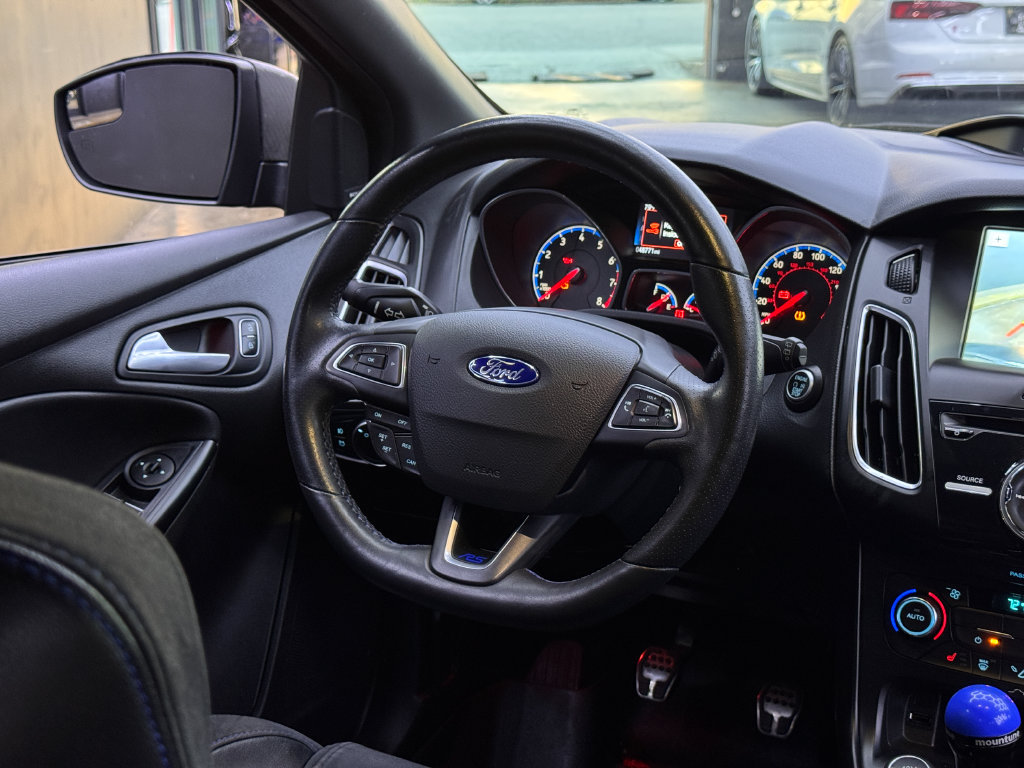 Used 2017 Ford Focus RS AWD/4WD image 29
