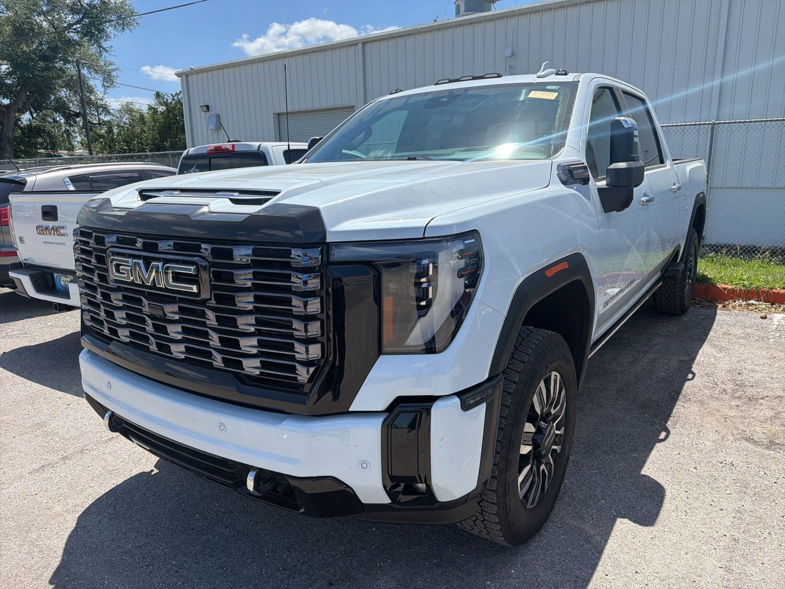Used 2026 GMC Sierra 2500 Denali Ultimate AWD/4WD image 4