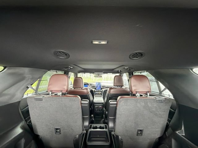 Used 2021 Ford Explorer Platinum w/ Equipment Group 601A AWD/4WD image 16