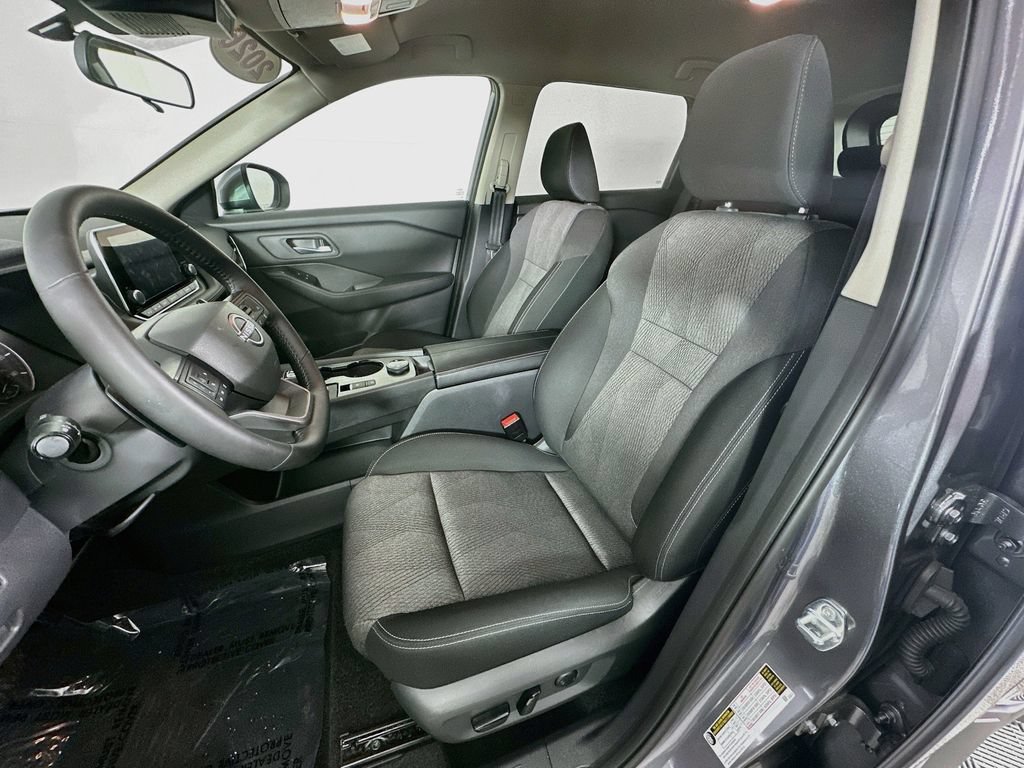Certified 2026 Nissan Rogue SV AWD/4WD image 28