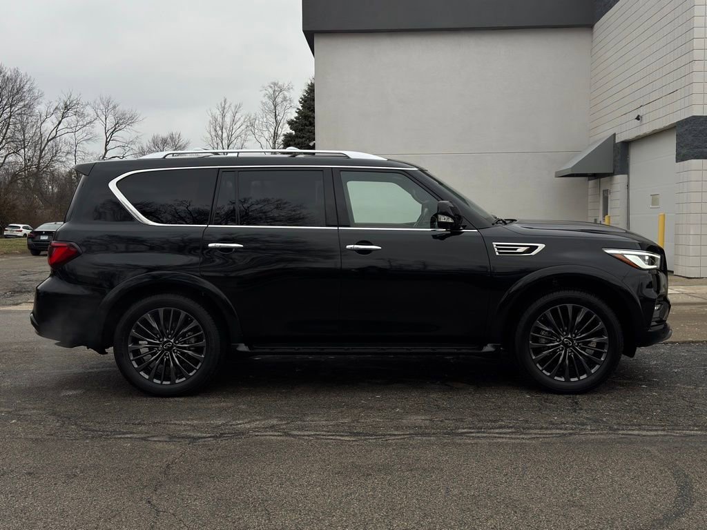 Used 2024 INFINITI QX80 Sensory image 2