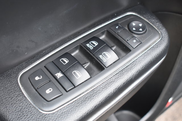 Used 2017 Chrysler 300 S RWD image 20
