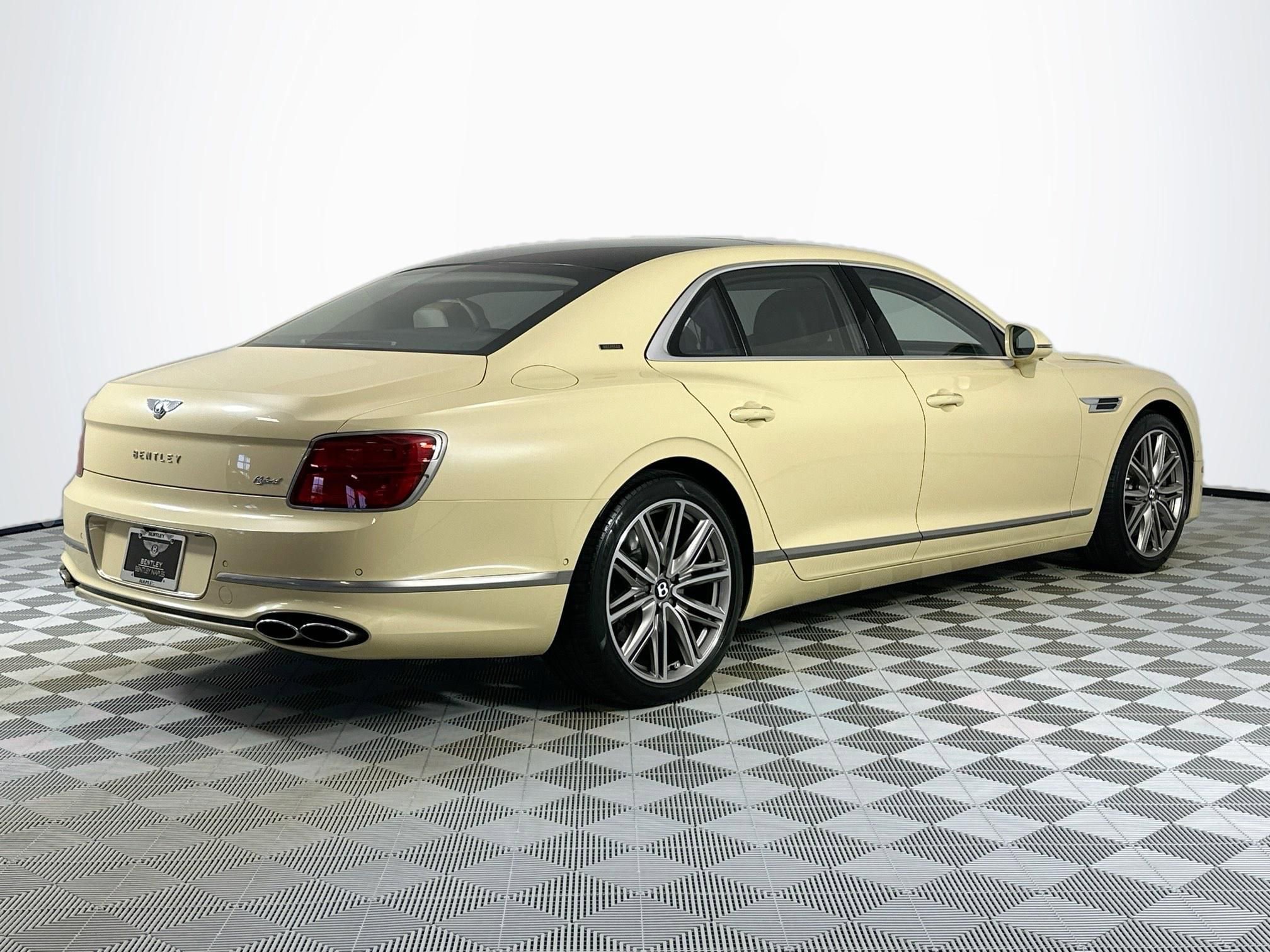 Used 2023 Bentley Flying Spur Plug-In Hybrid image 9
