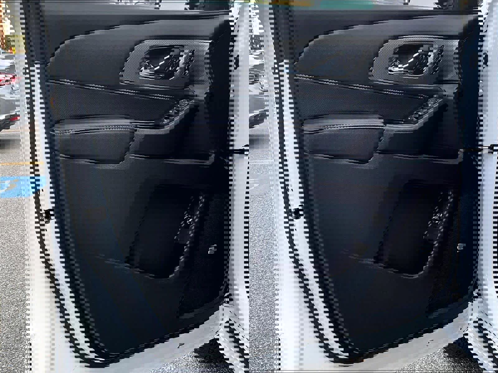 Used 2023 Chevrolet Traverse Premier w/ LPO, Floor Liner Package AWD/4WD image 9