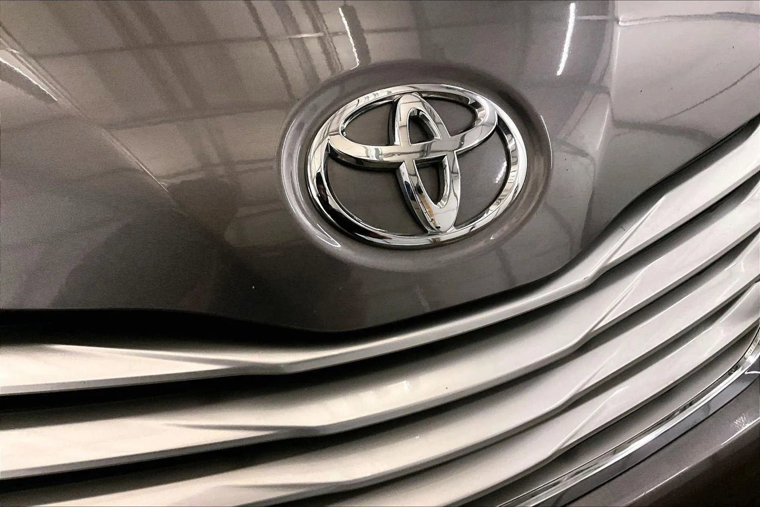 Used 2015 Toyota Sienna Limited Premium image 31