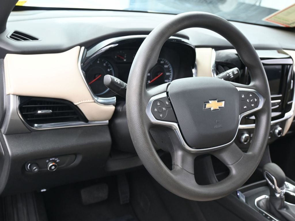 Used 2023 Chevrolet Traverse LS image 14