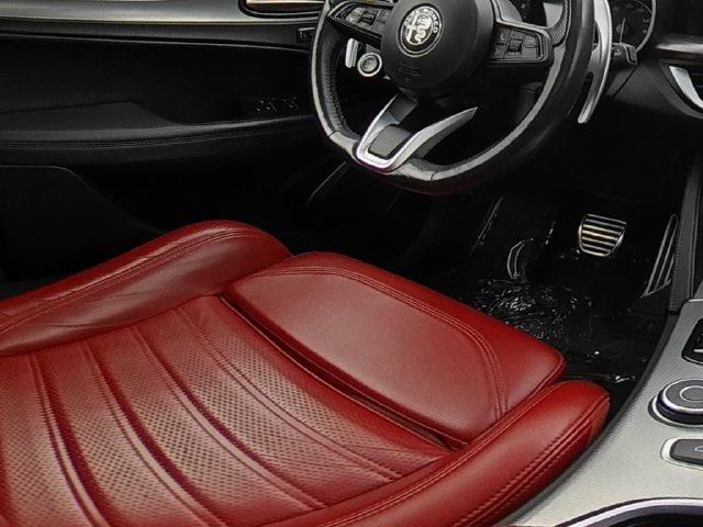 Used 2022 Alfa Romeo Stelvio Veloce AWD/4WD image 31