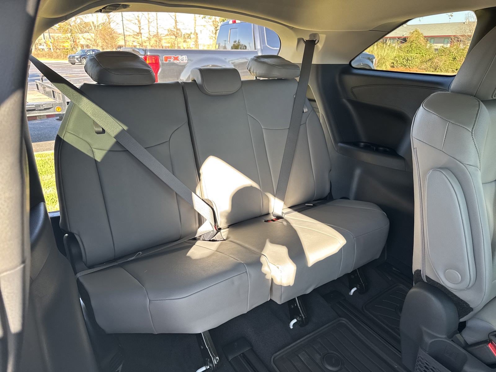 New 2025 Toyota Sienna XLE FWD image 33