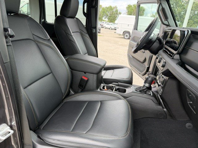 Used 2026 Jeep Wrangler Unlimited Sahara AWD/4WD image 37