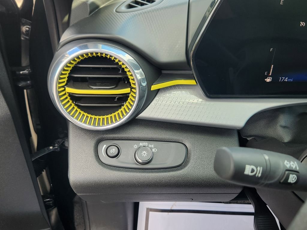 Used 2026 Chevrolet Trax LT FWD image 13