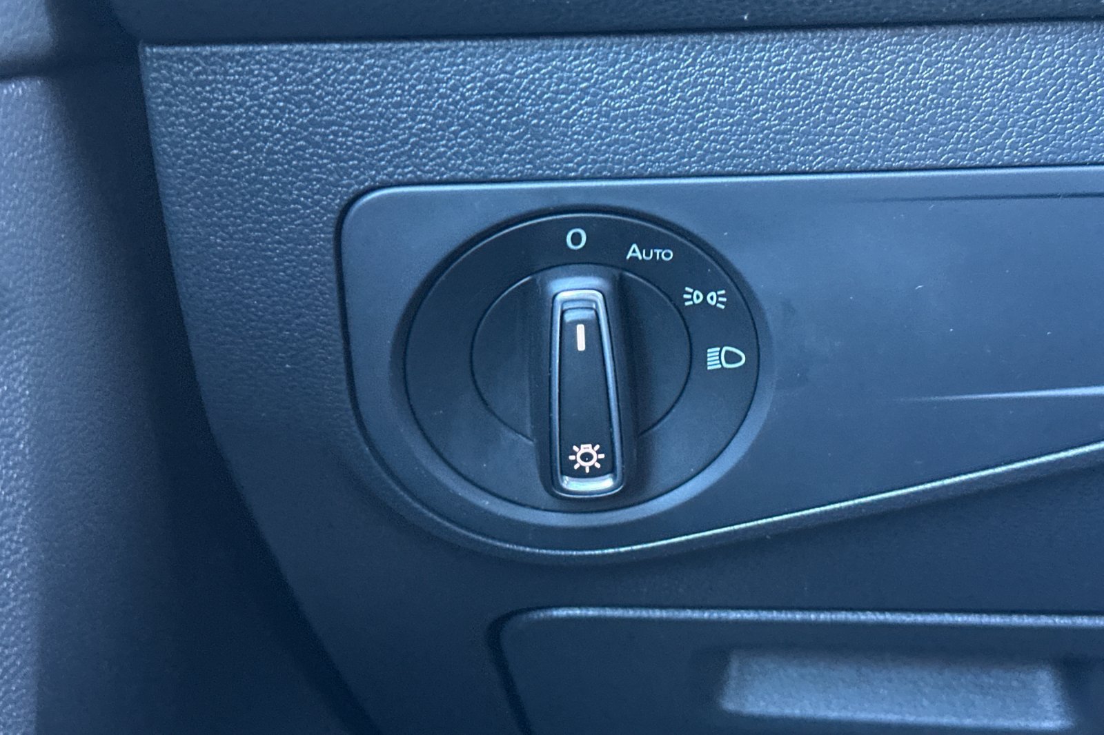Used 2019 Volkswagen Tiguan SE AWD/4WD image 30