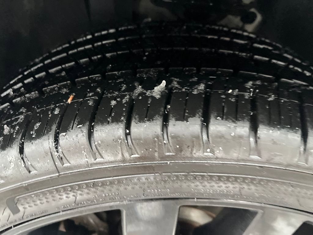 Used 2020 Volkswagen Tiguan SE R-Line image 29