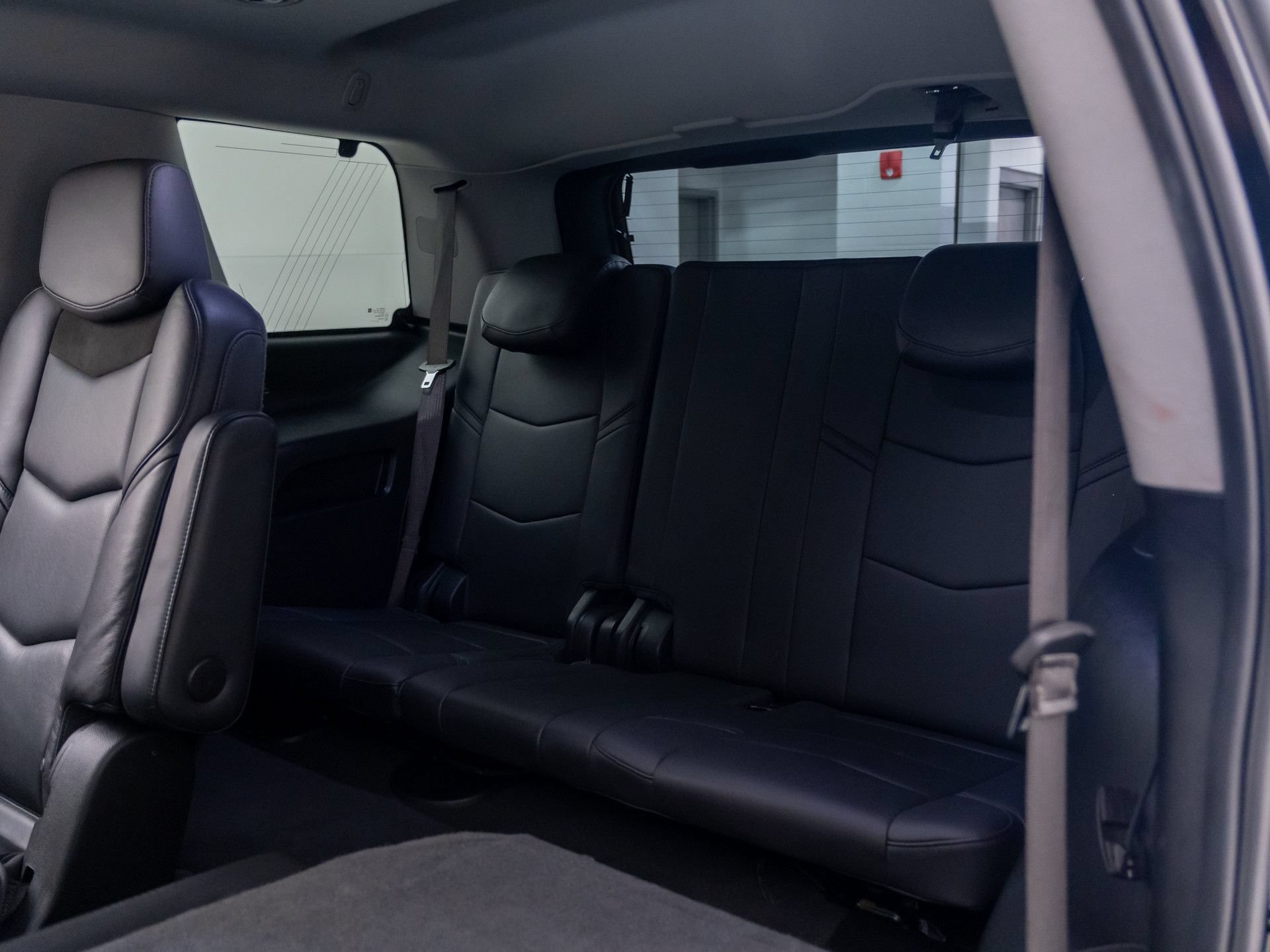 Used 2019 Cadillac Escalade Luxury AWD/4WD image 18