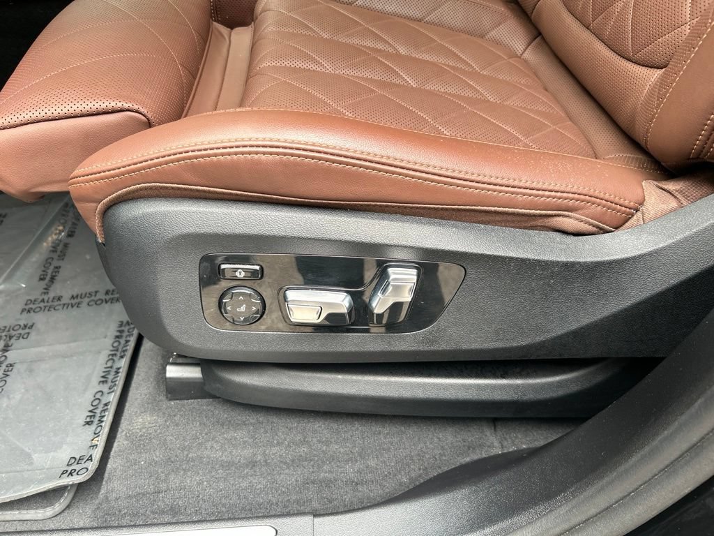 Used 2024 BMW X7 xDrive40i AWD/4WD image 16