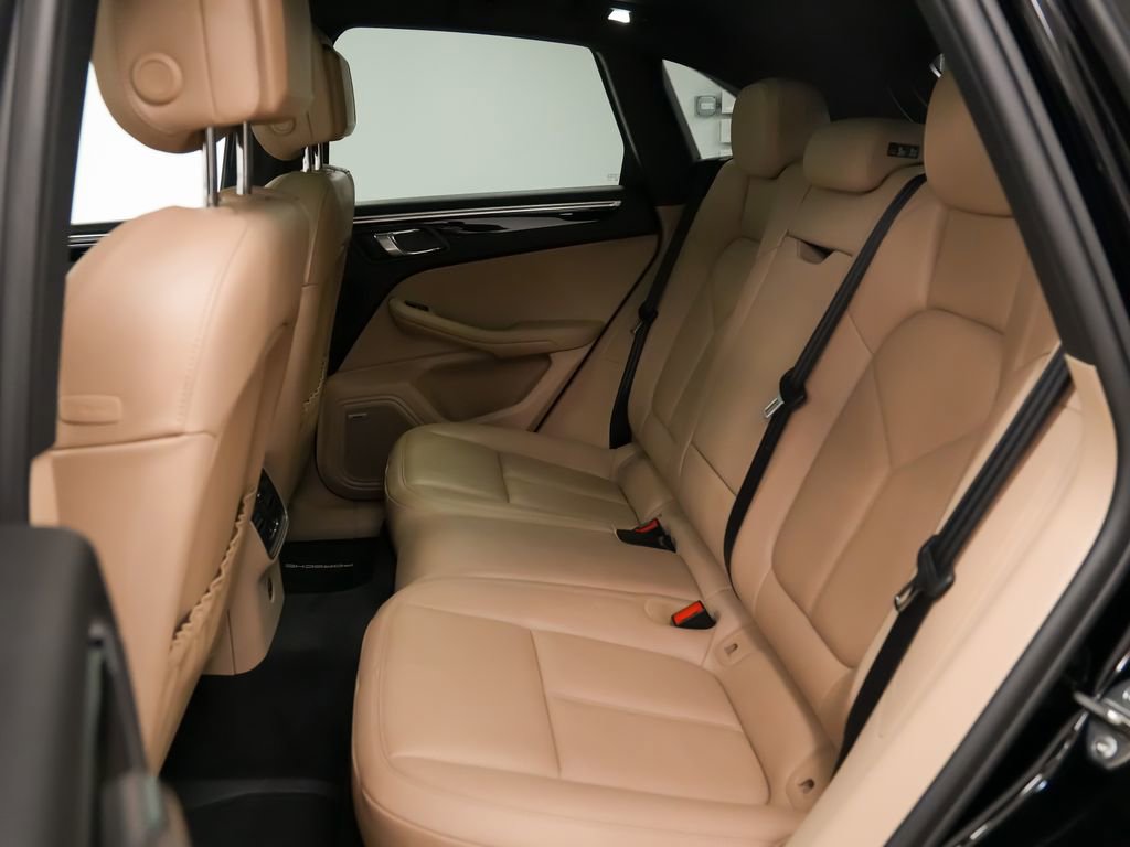 Certified 2022 Porsche Macan AWD/4WD image 18