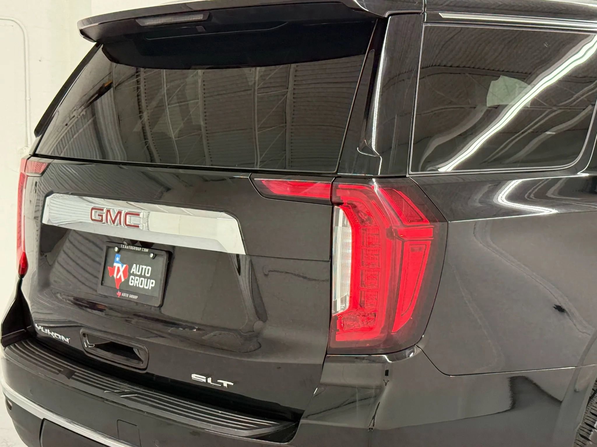 Used 2024 GMC Yukon SLT image 11