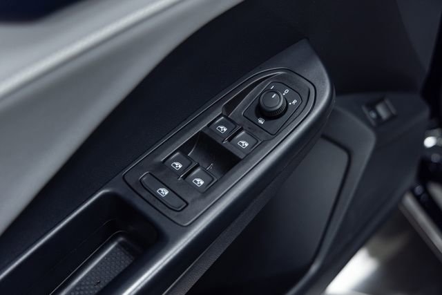 Used 2024 Volkswagen Taos SE image 12