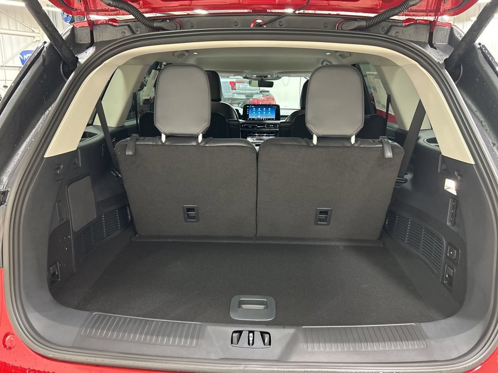 New 2026 Lincoln Aviator AWD w/ Jet Appearance Package image 31