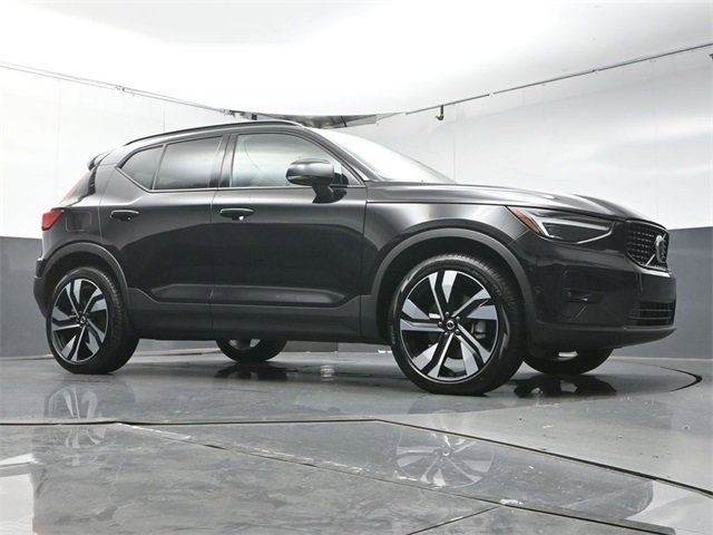 Used 2025 Volvo XC40 B5 Ultra image 41