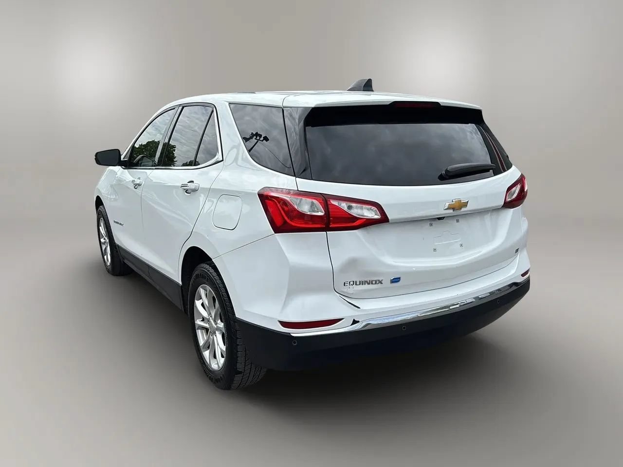 Used 2018 Chevrolet Equinox LT FWD image 3