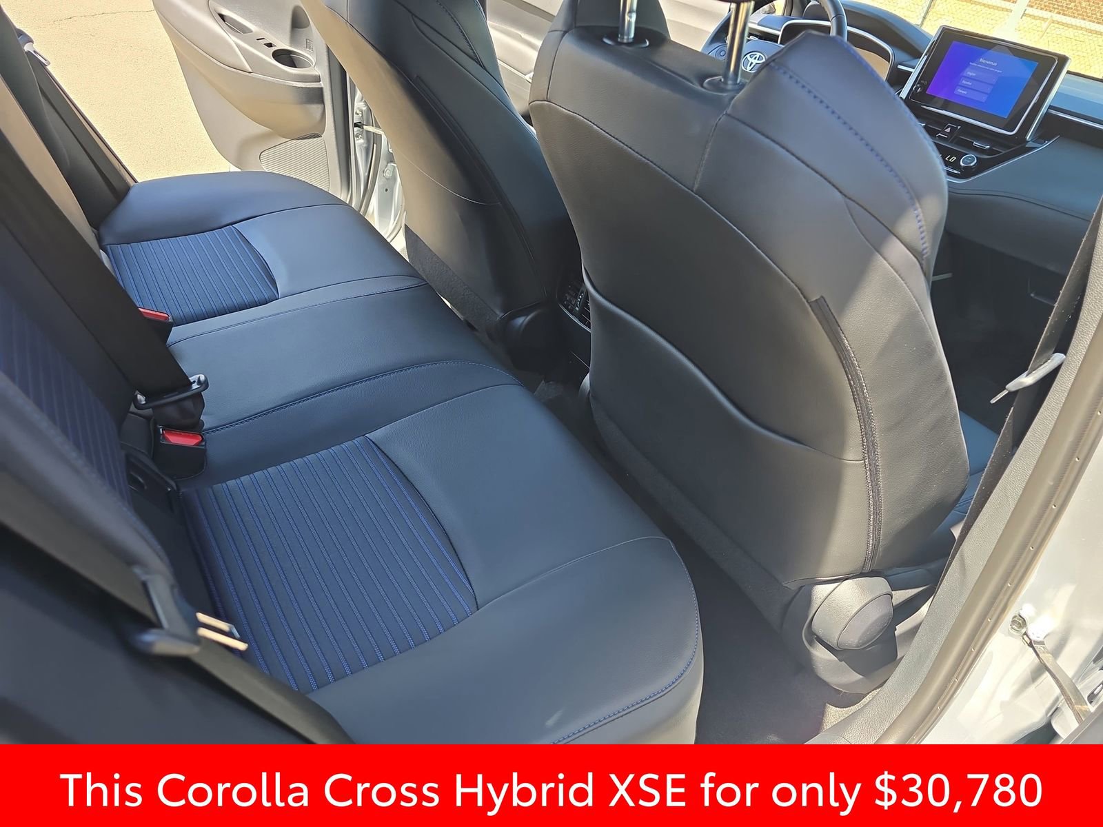 Used 2024 Toyota Corolla Cross XSE w/ Convenience Package image 18