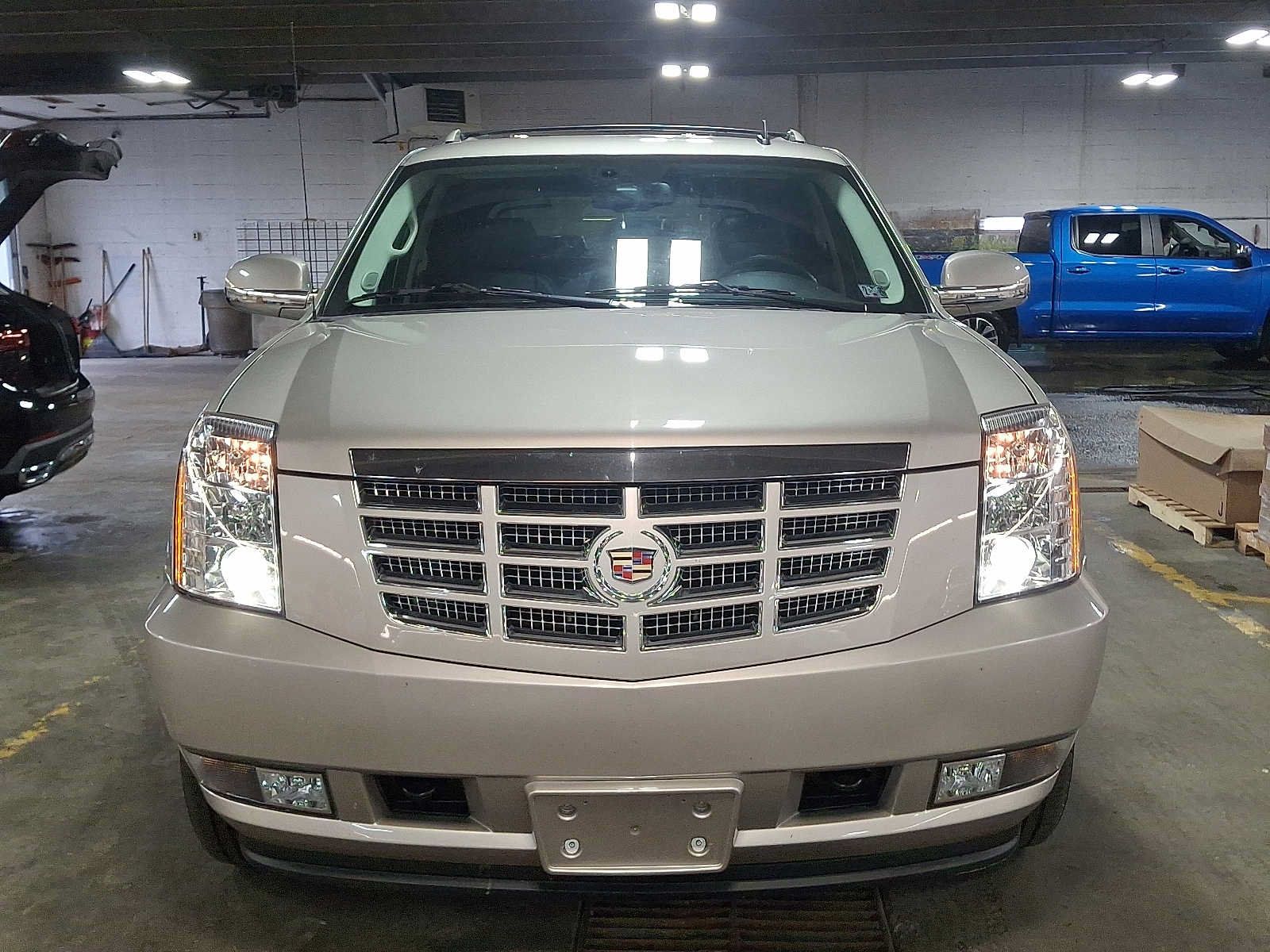 Used 2008 Cadillac Escalade EXT AWD/4WD image 2
