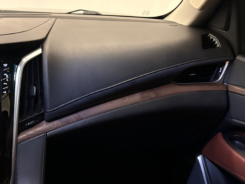 Used 2020 Cadillac Escalade Premium Luxury w/ Escalade Sport Edition AWD/4WD image 16