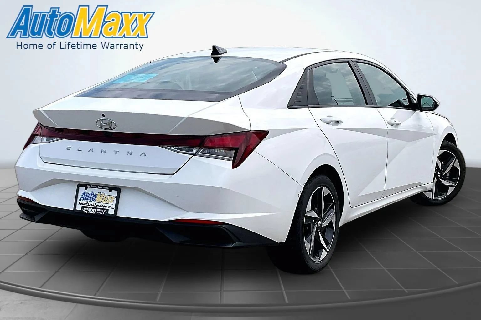 Used 2023 Hyundai Elantra SEL w/ Convenience Package FWD image 9