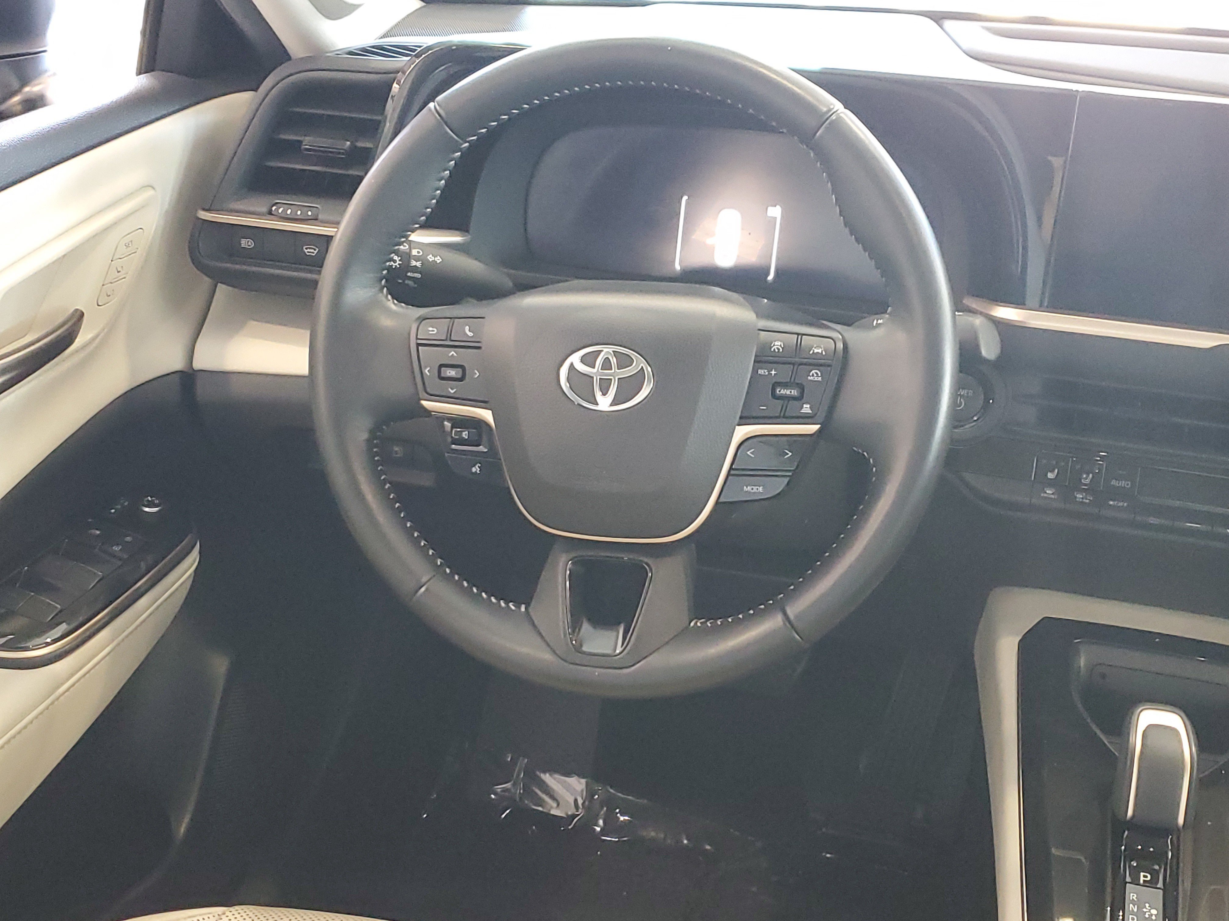 Certified 2024 Toyota Crown AWD/4WD image 15