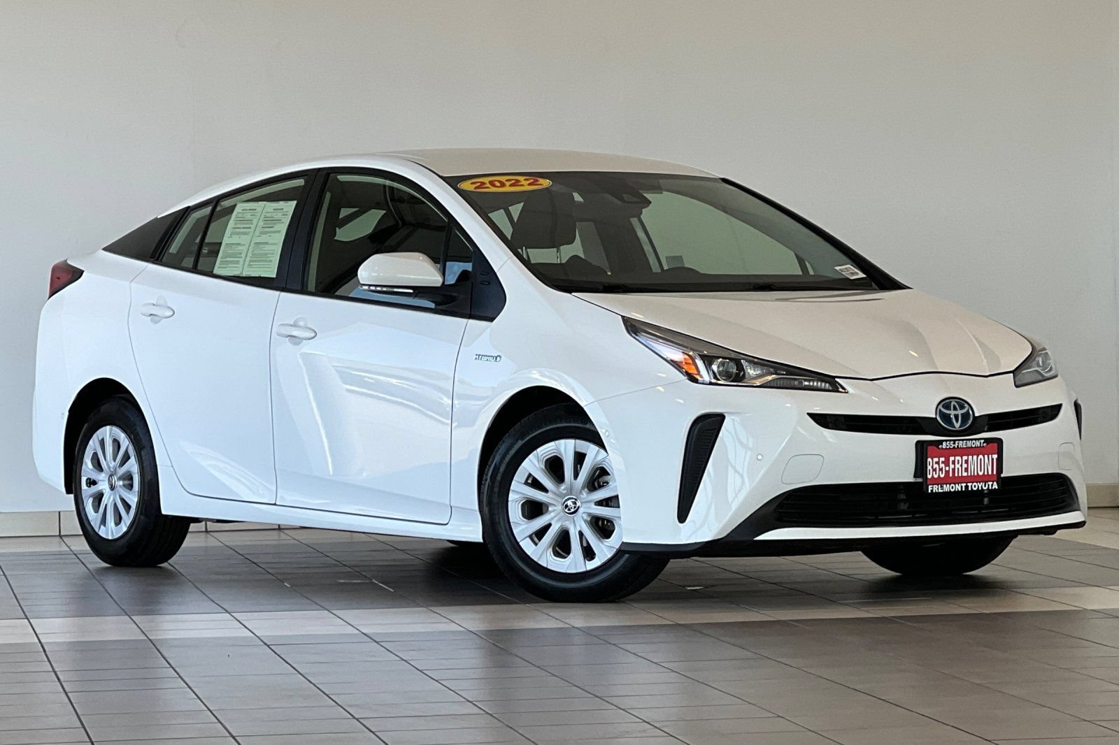 Certified 2022 Toyota Prius LE FWD image 2
