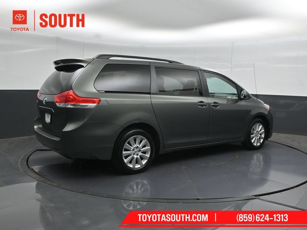 Used 2014 Toyota Sienna LE AWD/4WD image 2