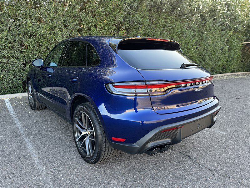 Used 2025 Porsche Macan w/ Premium Package Plus AWD/4WD image 3