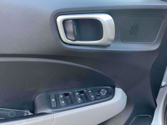 Certified 2024 Hyundai Venue SEL FWD image 16