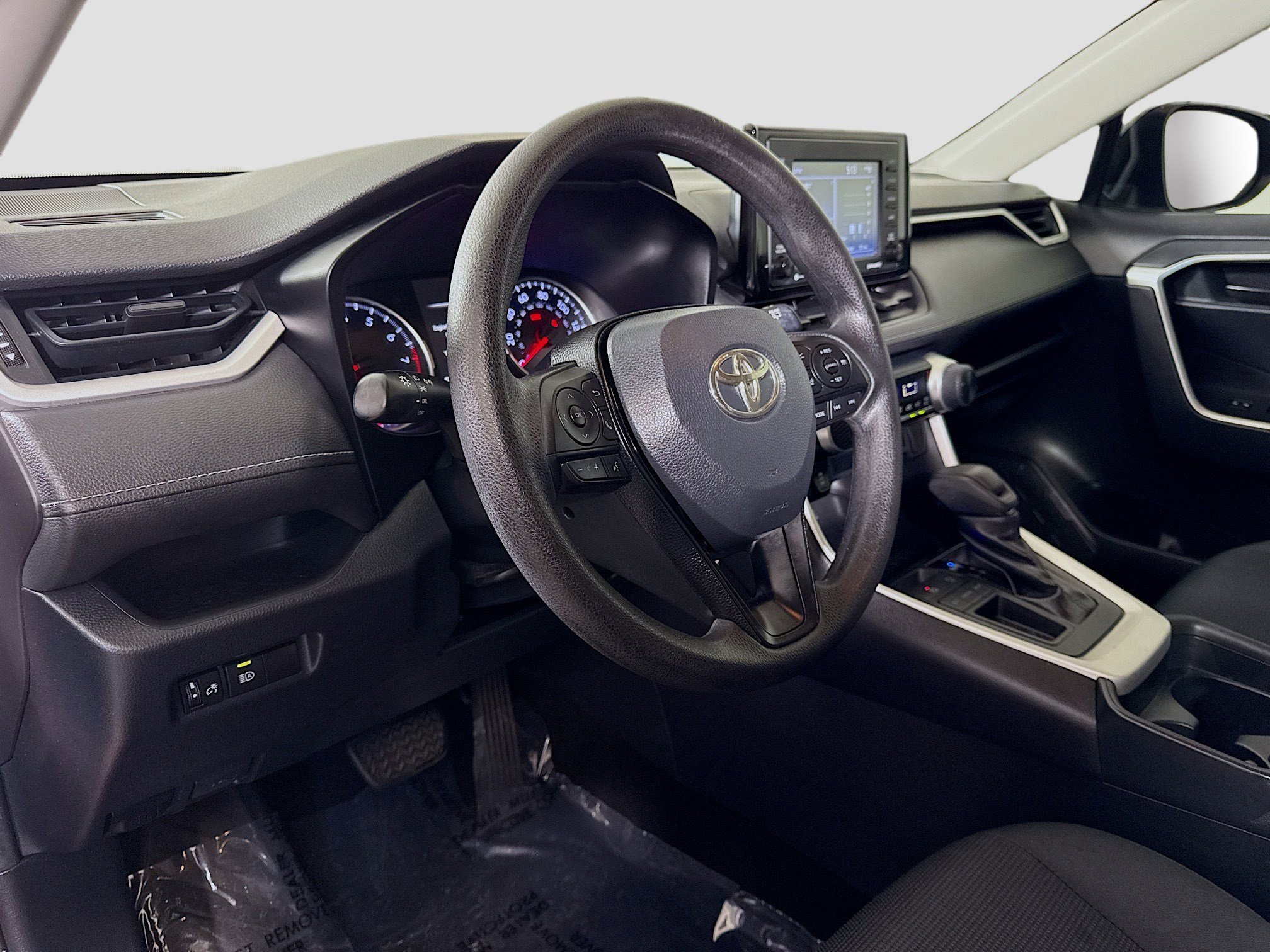 Used 2020 Toyota RAV4 LE image 22