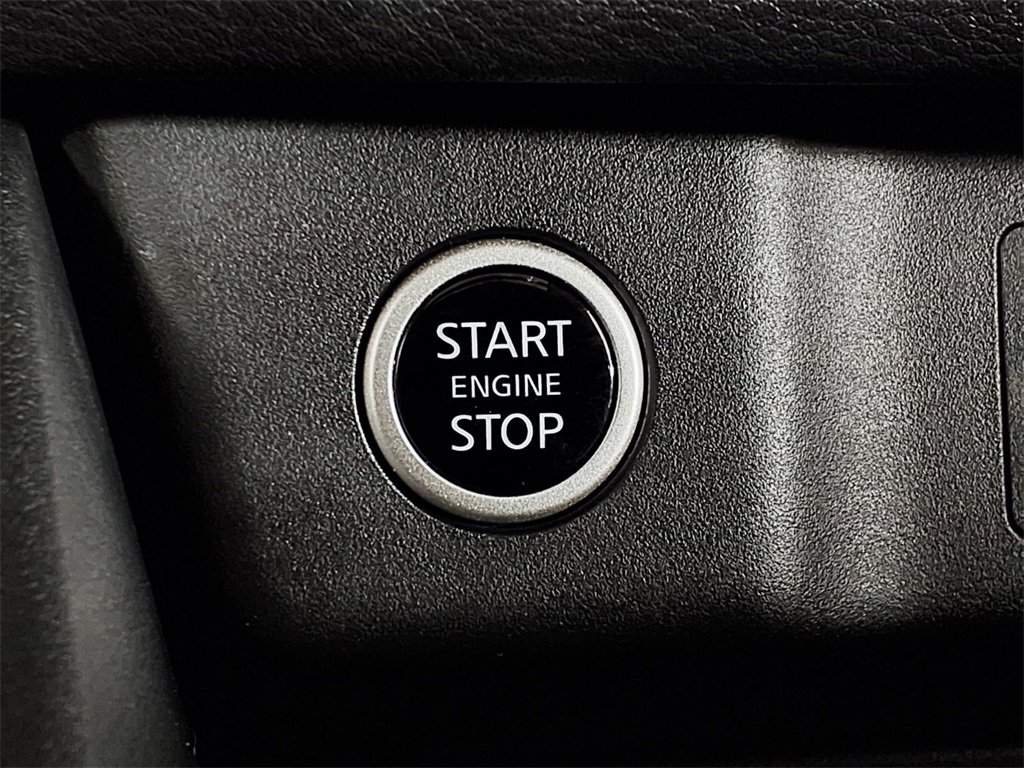 Used 2021 Nissan Rogue SV w/ Premium Package image 18