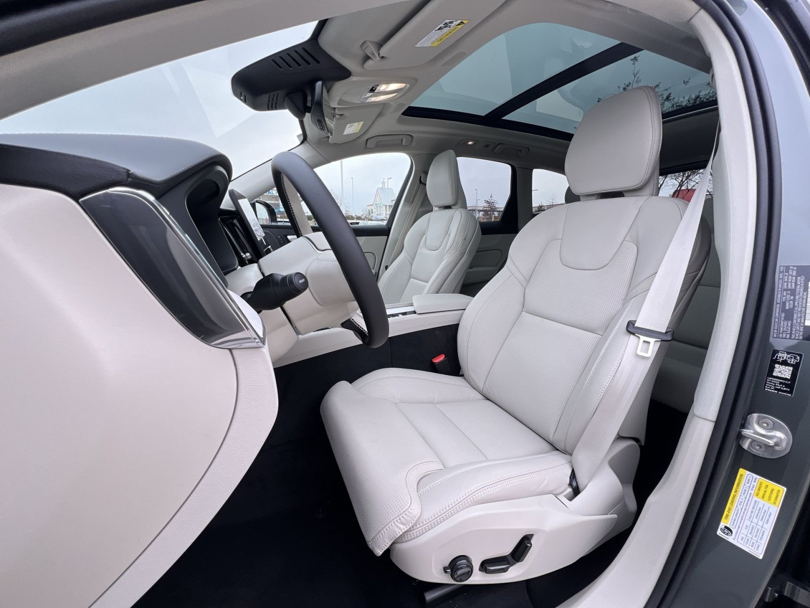 New 2026 Volvo XC60 B5 Ultra w/ Protection Package Premier AWD/4WD image 13