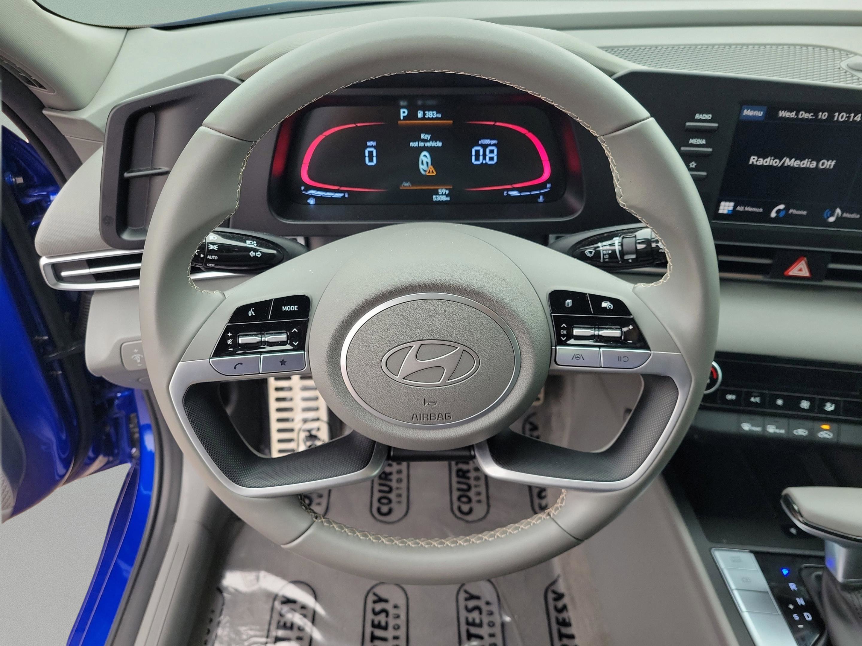 Certified 2025 Hyundai Elantra Sport image 21