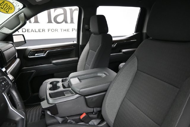 Used 2024 Chevrolet Silverado 1500 LT AWD/4WD image 17