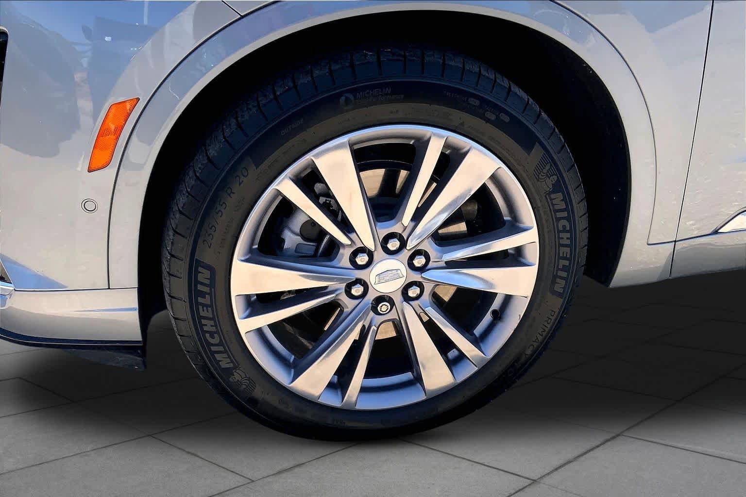 Used 2024 Cadillac XT6 Premium Luxury w/ Technology Package FWD image 10