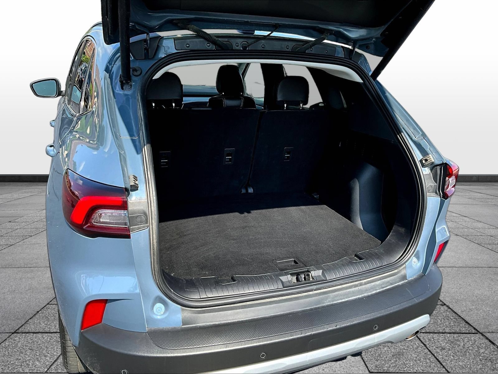 Used 2025 Ford Escape Platinum AWD/4WD image 9