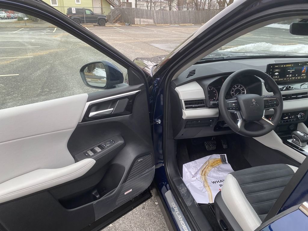 New 2026 Mitsubishi Outlander SE image 10