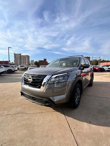 Certified 2025 Nissan Pathfinder SV image 1